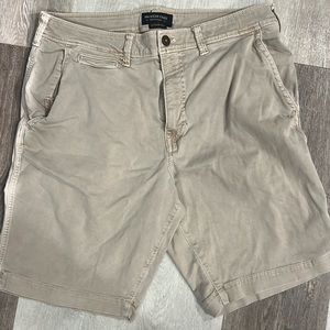 American Eagle Khaki shorts size 34.
